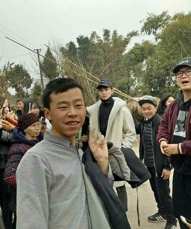 明星回村，全员“出厂设置”：任敏拔白菜，程莉莎赶大集，太真实（组图） - 28