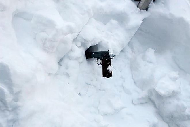 俄中将被曝遭枪击时“绝地反击”：他身中3枪，拼死阻止袭击者将枪举到头顶高度（组图） - 2