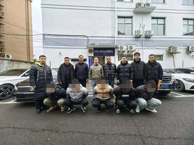 湖南一男子参加“同学聚会”被“下药”设赌局,药效发作后提前离场躲过一劫,5人被刑拘(组图) - 1