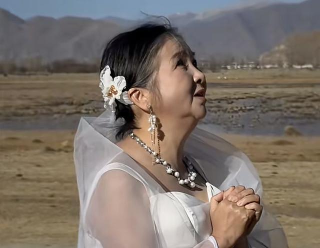 56岁“恋爱脑”阿姨发现丈夫13年婚外情哭瞎右眼，离婚后10年游43国（组图） - 11