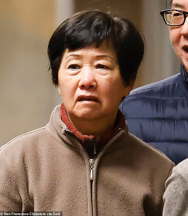 80岁华女驾车撞死苹果高管一家四口!出庭时选择不抗辩,或因年龄躲过牢狱之灾(组图) - 1