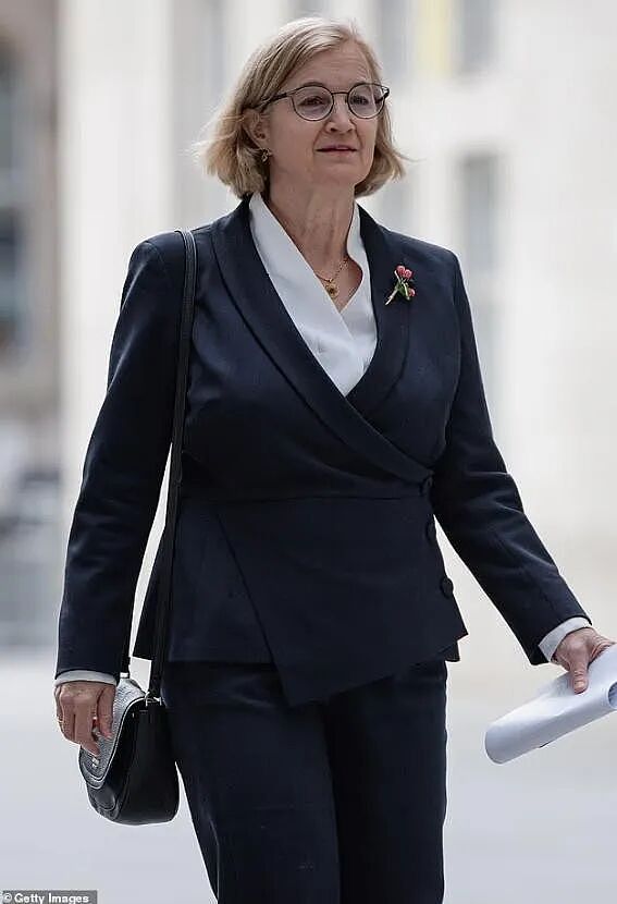 英国允许学校让4岁儿童变性，还无需通知家长...网友：彻底疯了（组图） - 6