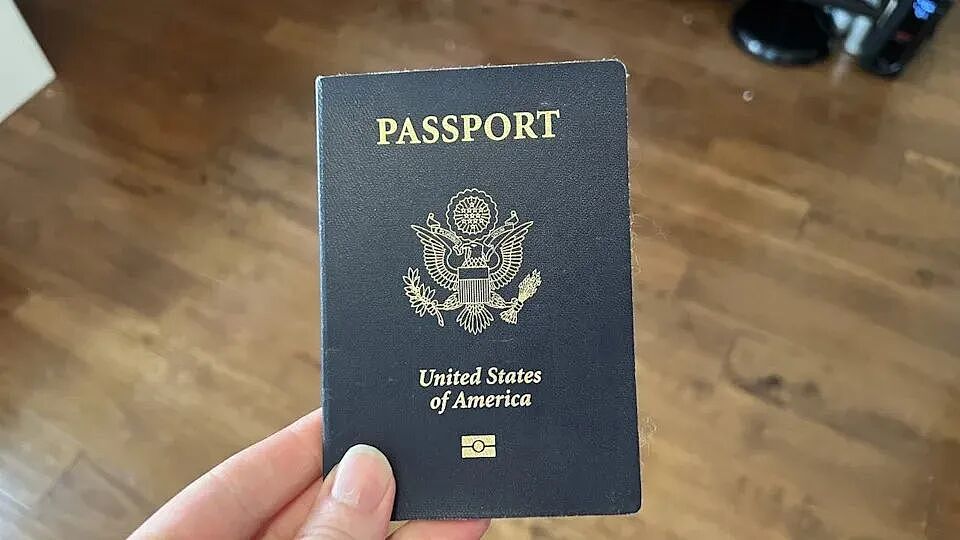 特朗普新政:拖欠子女抚养费的父母,将被吊销护照,禁止出国旅游(组图) - 2