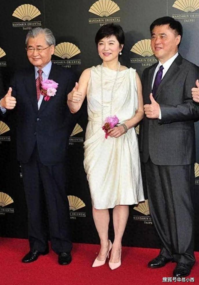 71岁林青霞剪了短发减龄20岁不止，完全没有大妈味（组图） - 1