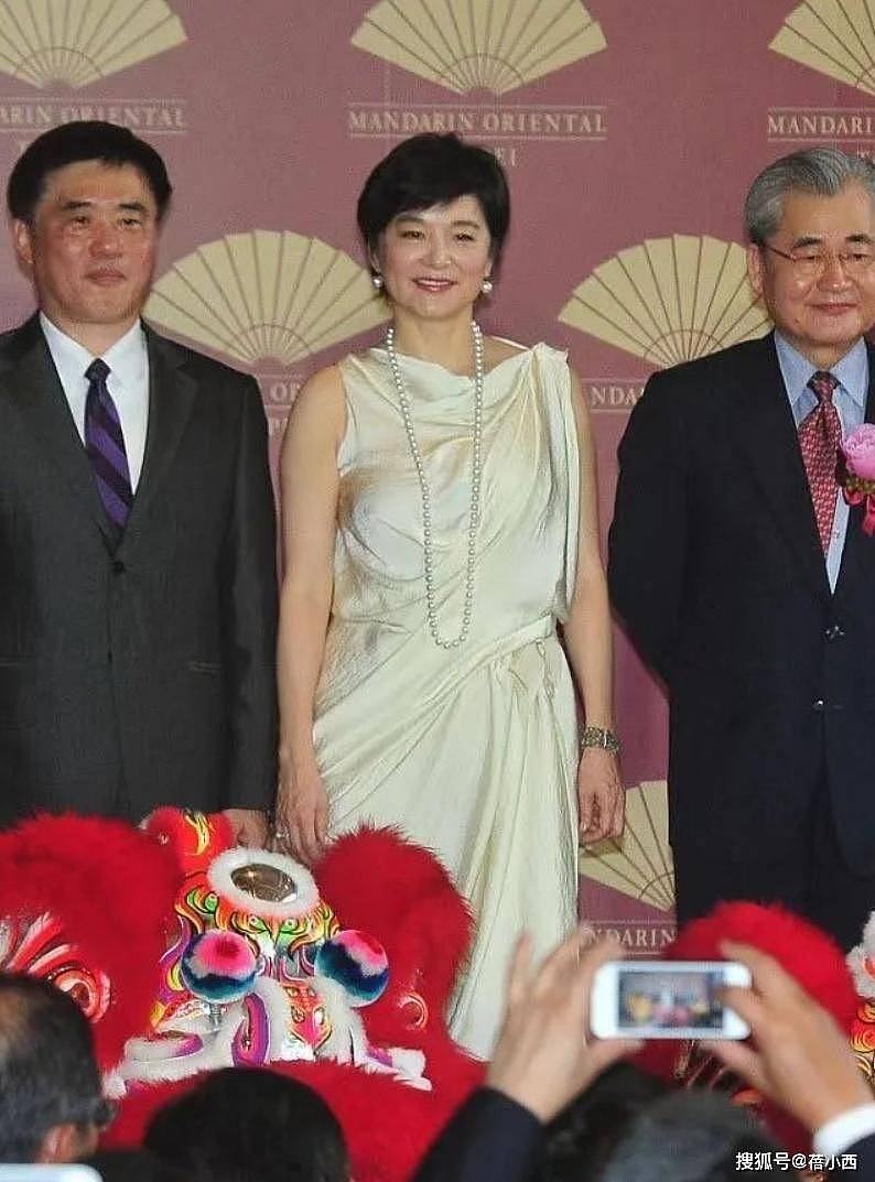71岁林青霞剪了短发减龄20岁不止，完全没有大妈味（组图） - 4