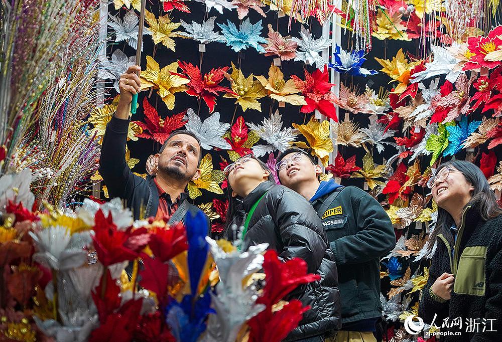 美国记者挤进义乌商城，被卖文具的姑娘整懵圈（组图） - 2