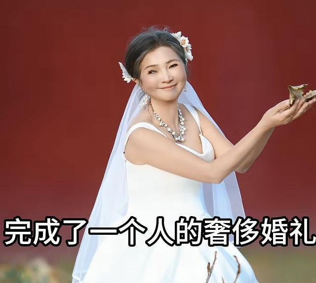 56岁“恋爱脑”阿姨发现丈夫13年婚外情哭瞎右眼，离婚后10年游43国（组图） - 12