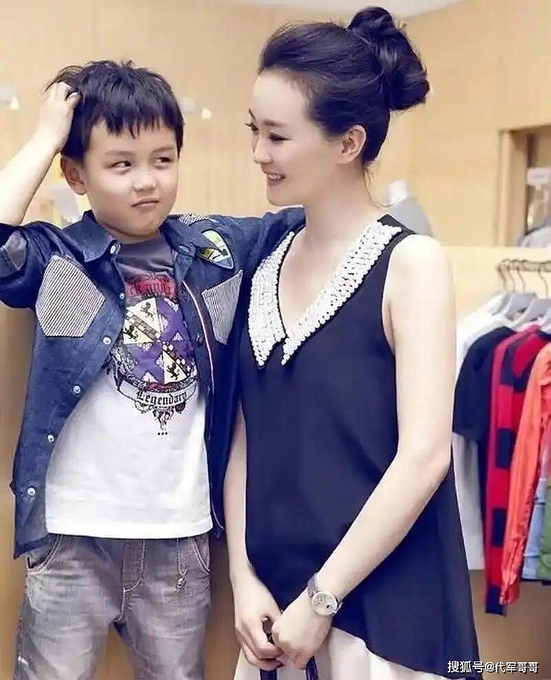 52岁王艳近况曝光!婆婆去世,老公失联(组图) - 8