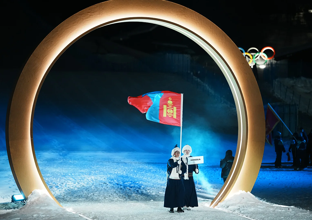 各国冬奥队服从夯到拉排名!这个不起眼的国家一出场,全球网友的审美都统一了…(组图) - 35