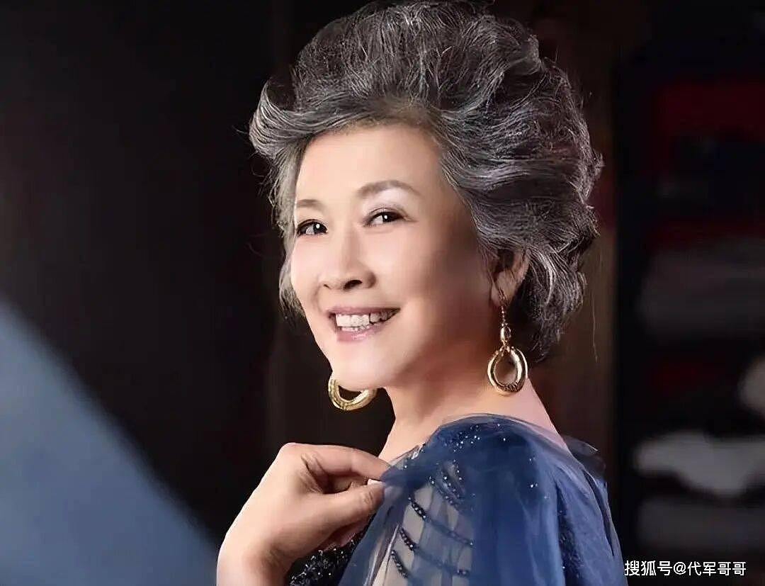 74岁宋春丽近况曝光！与教授丈夫恩爱45年...（组图） - 2