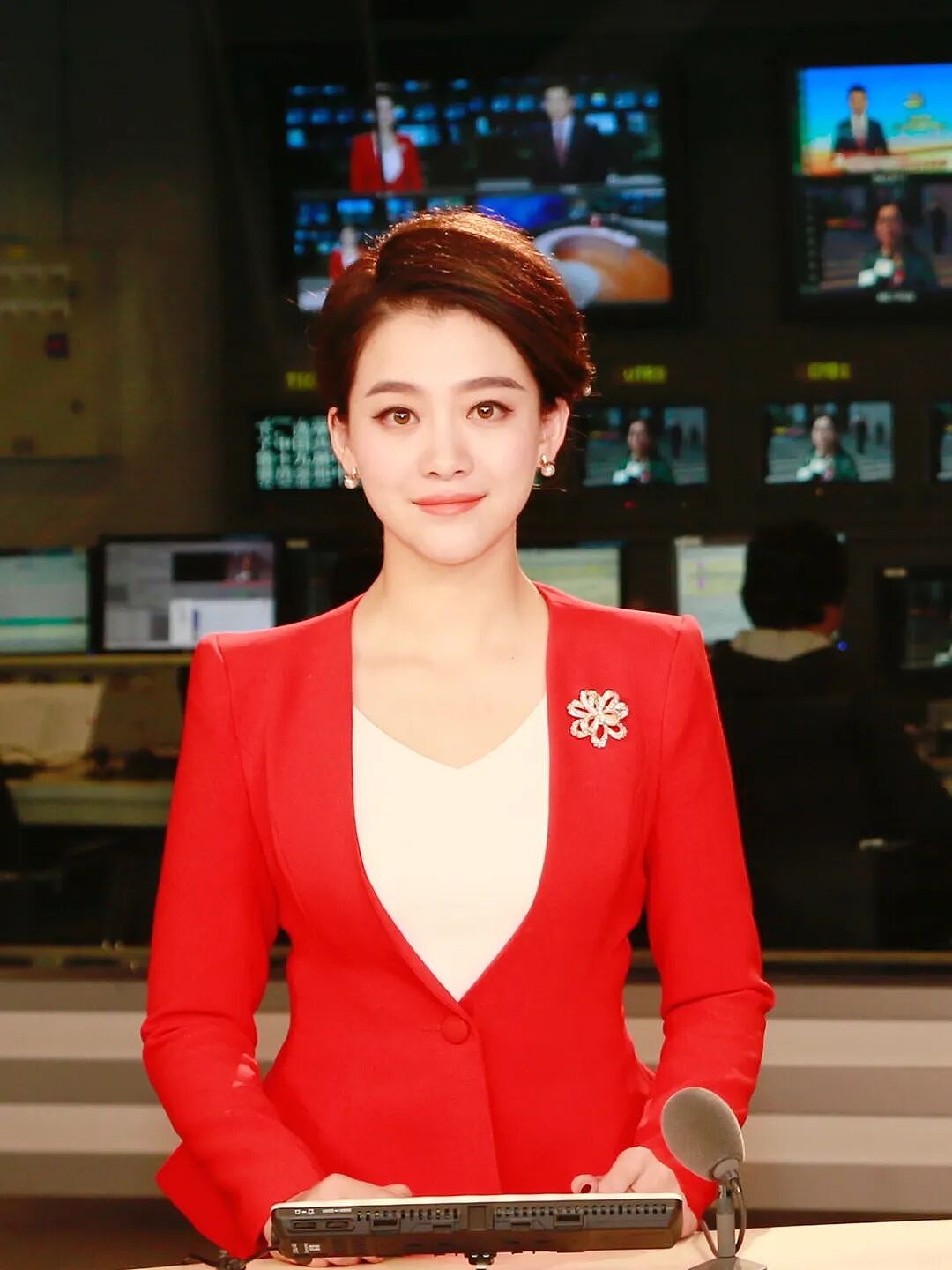 【美女】全国十大当红女主播!马凡舒沈梦辰张纯烨龙洋都美若天仙(组图) - 1