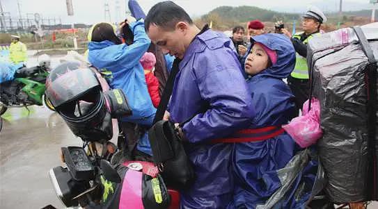 让无数老外震惊的中国春运： 把全球人口挪一遍，总里程能到土星，堪称世界奇迹（组图） - 8