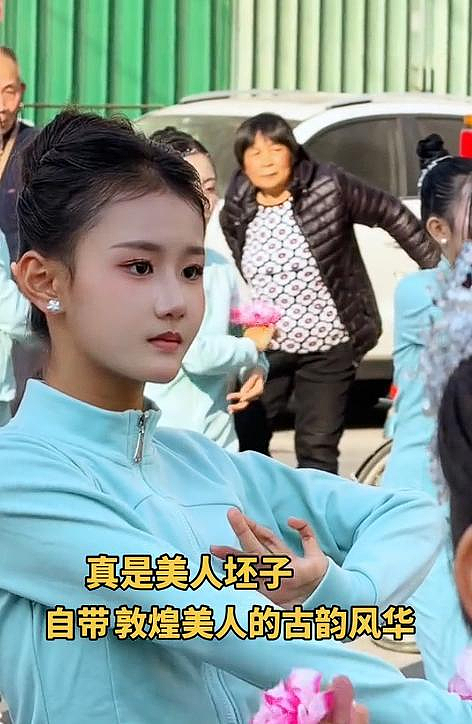 “敦煌壁画走出来的少女”冲上热搜！家长：红了是意外（视频/组图） - 1