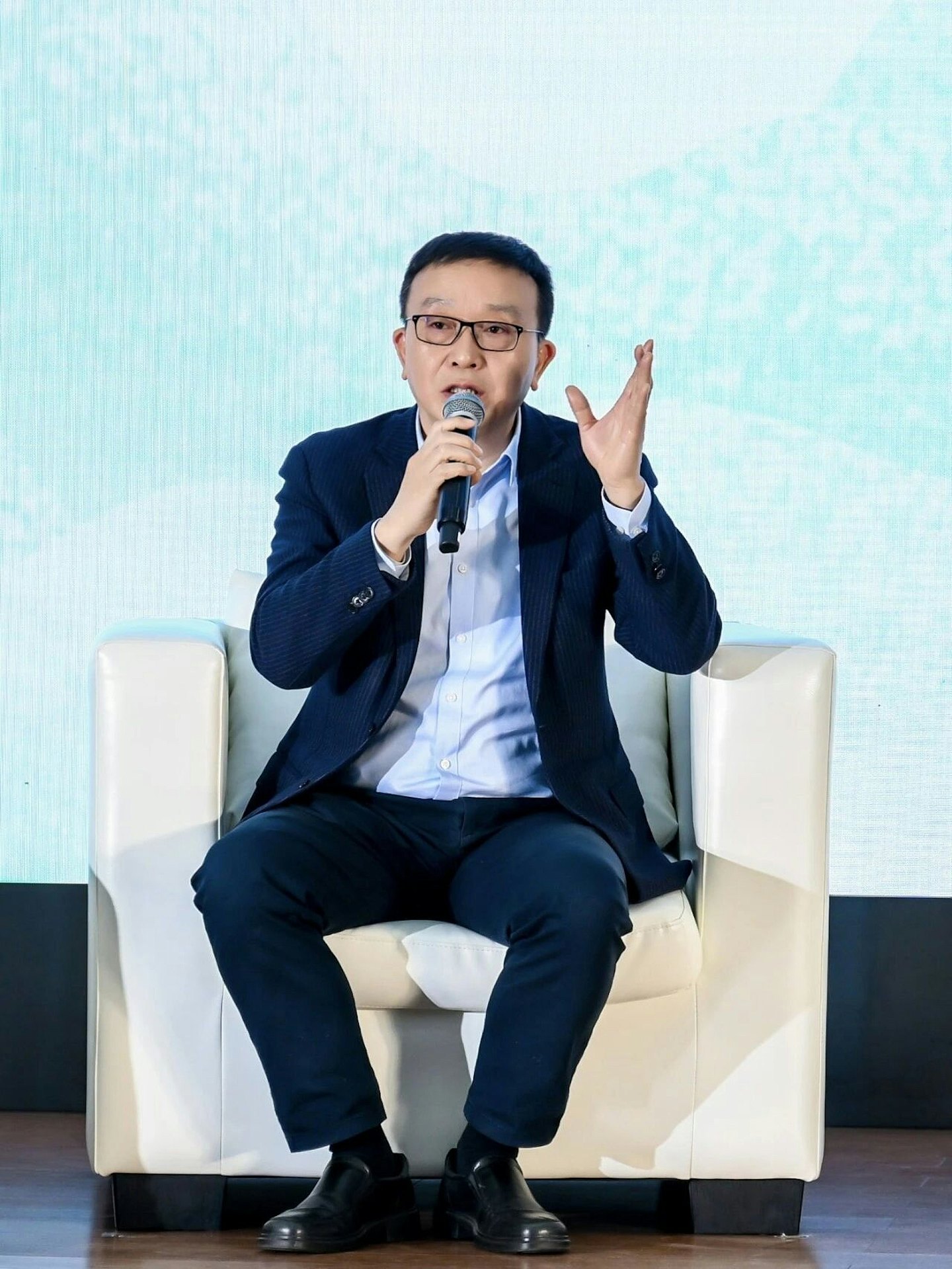 内地前调查记者刘虎获保释!通报称官员逼死教授等指控不实(组图) - 3