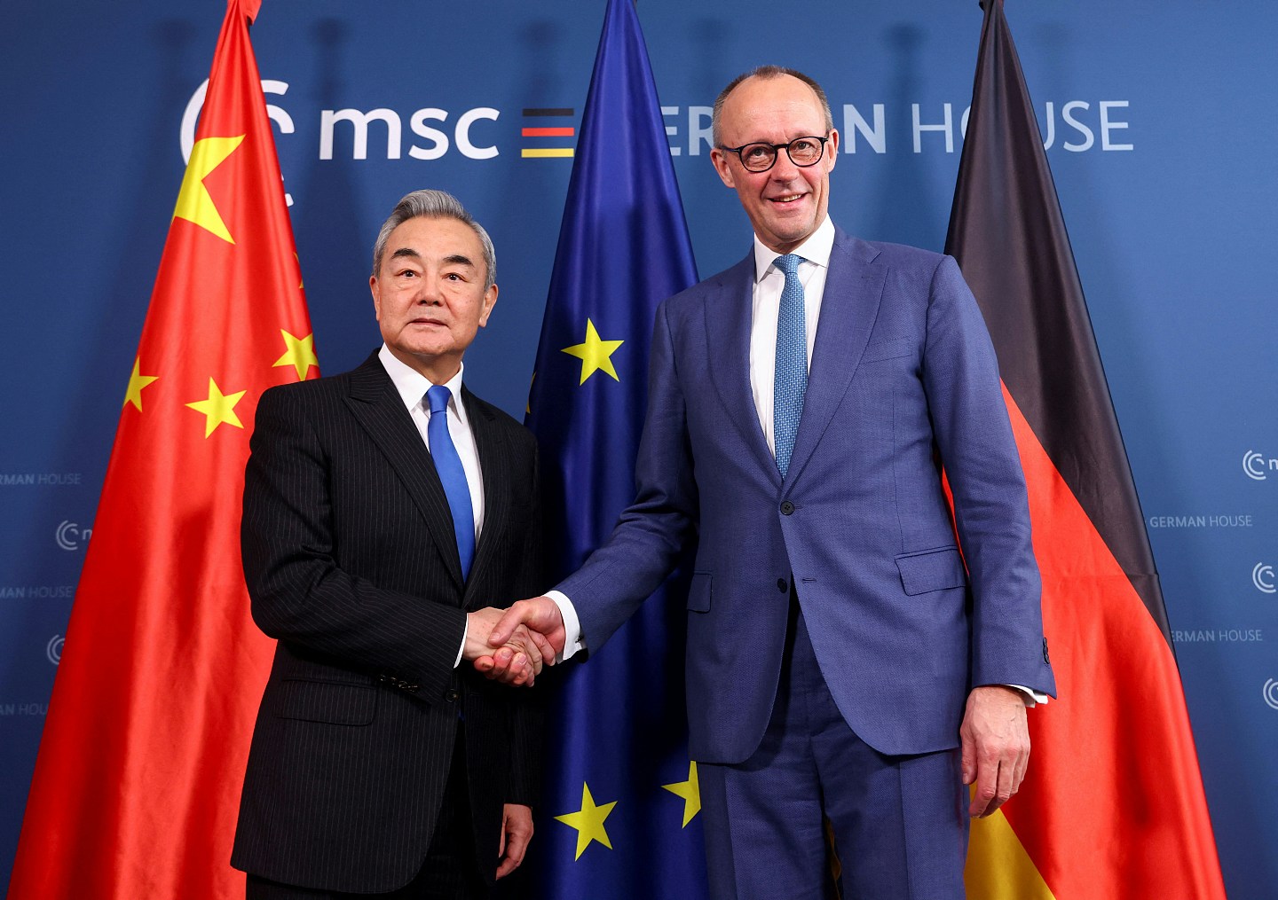 王毅出席慕安会晤德国总理，会前与1米98默茨比身高：“你太高了！”（视频/组图） - 5