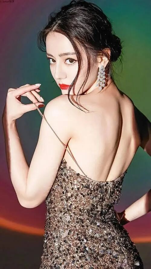 【美女】迪丽热巴六点多就起床健身!难怪她身材火辣性感迷人(组图) - 9
