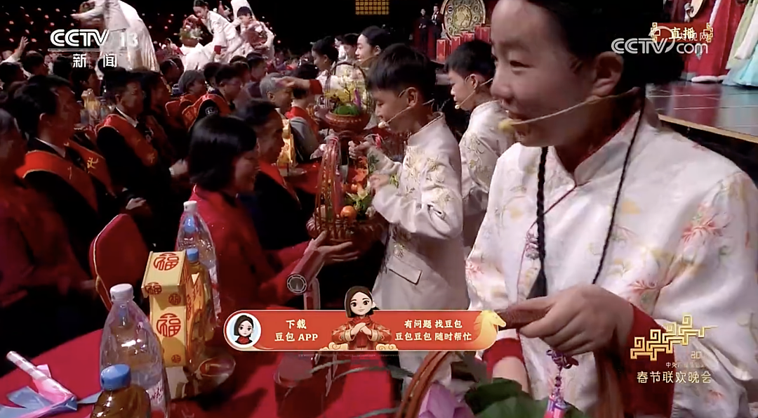 昨晚人类办了一场春晚，机器人扎堆！“蔡明”一出场都傻了（组图） - 9