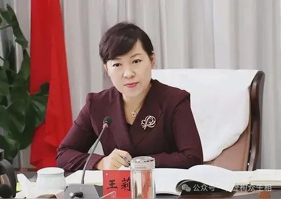 被称正部级“时装女王”,高官终于落马(组图) - 1