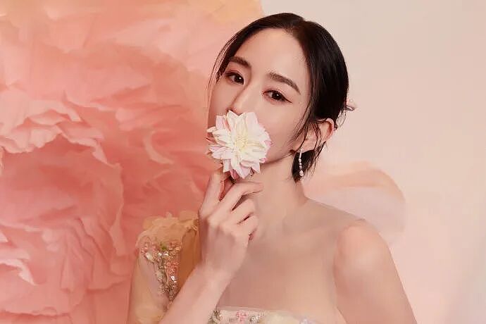 【美女】张钧宁粉裙写真性感撩人!被赞从画中走出的仙女(组图) - 2