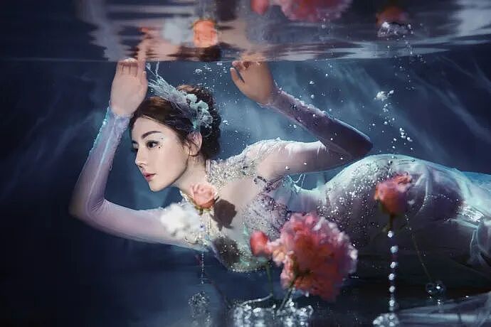 【美女】迪丽热巴人鱼公主写真美爆了!异域风情犹如神女降临(组图) - 1