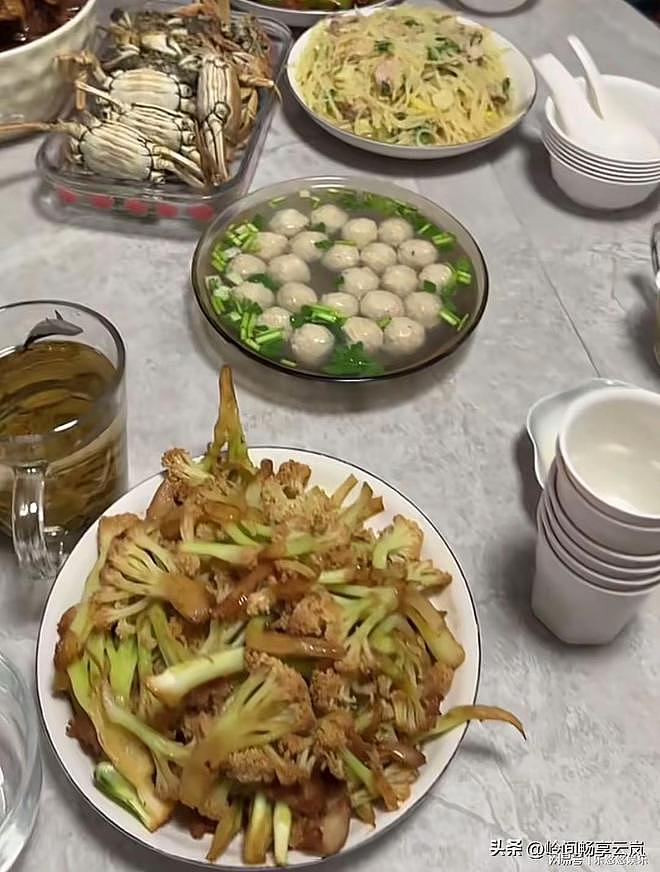 山东一家晒3口人年夜饭，网友：太寒酸，不忍看！（组图） - 1