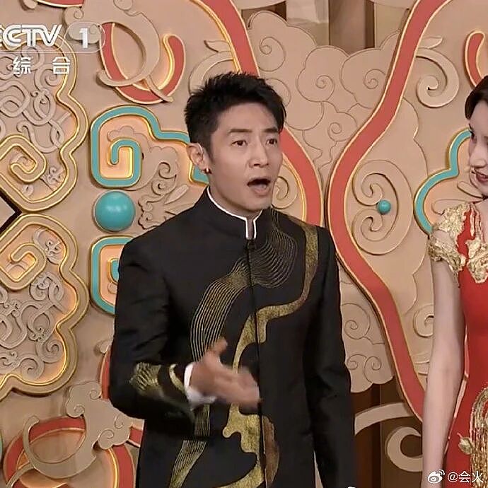 蔡明时隔30年再演机器人,撒贝宁的眉毛又上热搜了!(组图) - 14