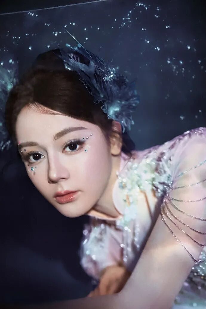 【美女】迪丽热巴人鱼公主写真美爆了!异域风情犹如神女降临(组图) - 5