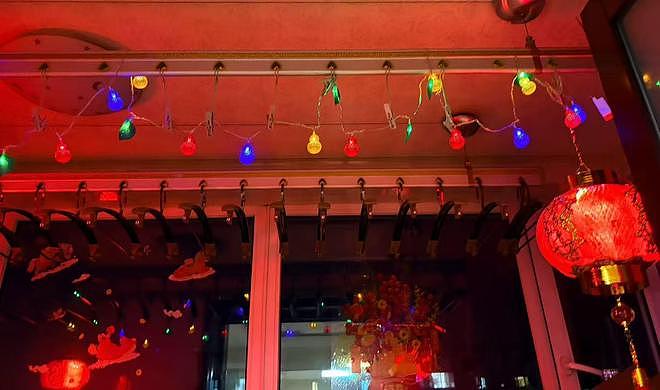 张灯结彩过新年!多地居民家中“彩灯PK” ,网友:在飞机上看到地面五颜六色(组图) - 2