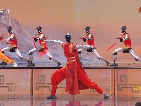 中国人形机器人高调亮相春晚舞台，成为农历新年焦点（图） - 1