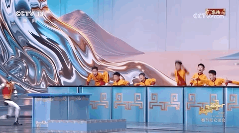 蔡明时隔30年再演机器人,撒贝宁的眉毛又上热搜了!(组图) - 6