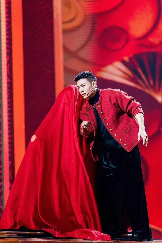 时隔四年再登春晚，湘籍魔术师邓男子坦言：以“冲浪心态”化解压力，搭档小尼有默契（组图） - 1