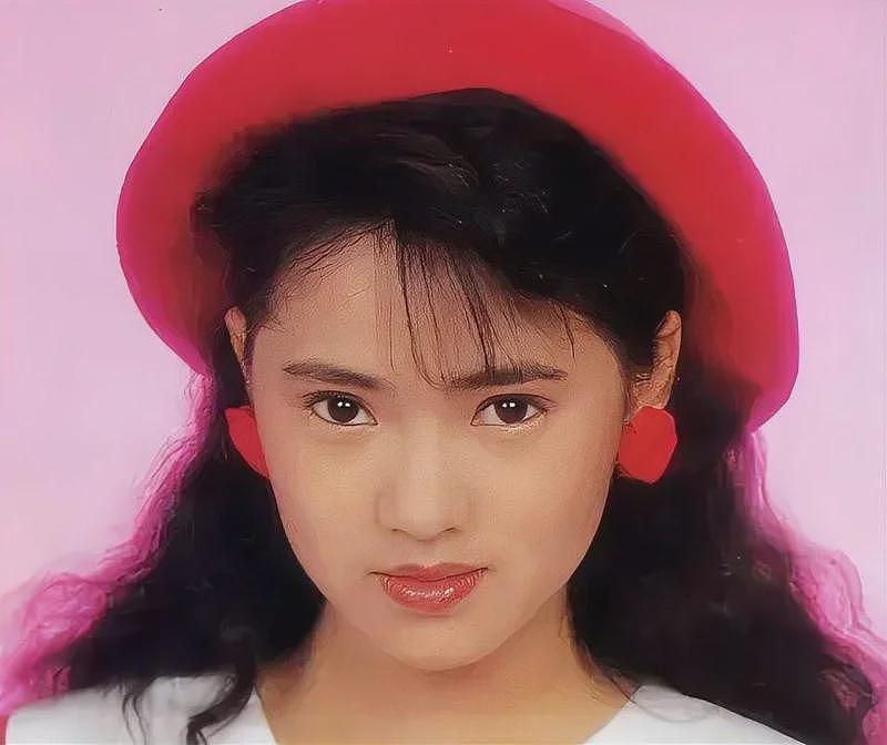 5代玉女春晚同台PK：周慧敏引发回忆杀、刘浩存后来居上太惊艳（组图） - 8