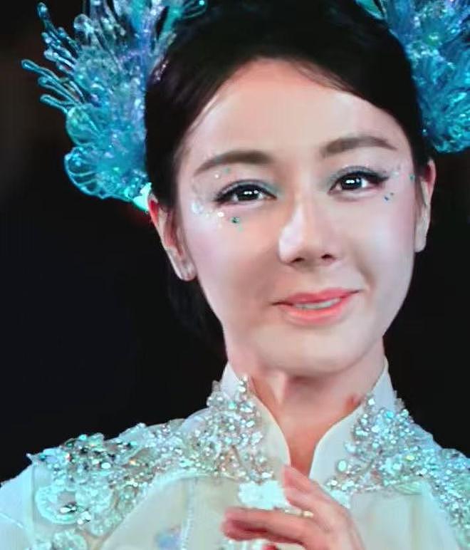众星春晚镜头太真实！王菲撞脸潘虹，热巴圆润发福，蔡明用力过猛（组图） - 6