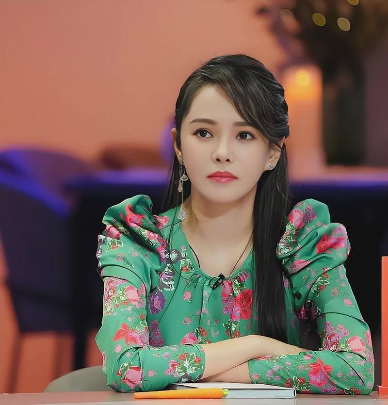 5代玉女春晚同台PK：周慧敏引发回忆杀、刘浩存后来居上太惊艳（组图） - 9