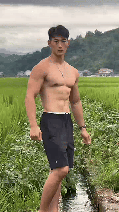 【帅哥】大陆版何浩文化身肌肉男长工，视频都看过没有（组图） - 23