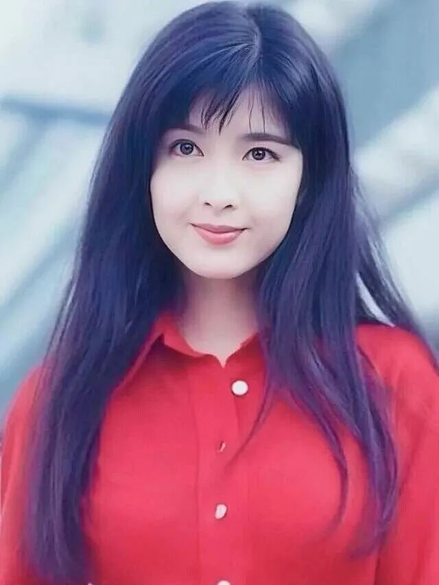 玉女掌门人首登春晚，58岁美貌刷屏！但她20年前那场“闪婚反击战”，才是顶级大女主剧本（组图） - 5