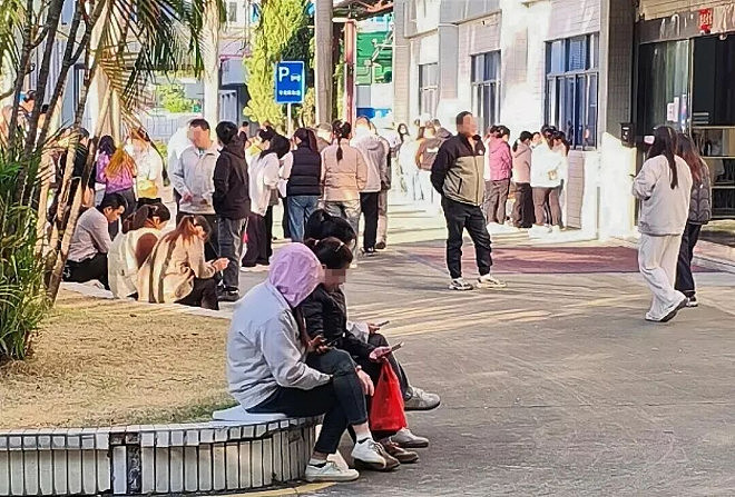 “世界工厂”深圳：一场被消音的苹果代工厂罢工（组图） - 9