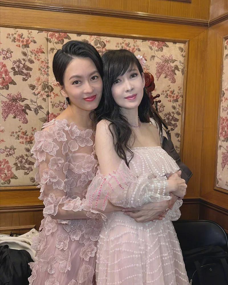 5代玉女春晚同台PK：周慧敏引发回忆杀、刘浩存后来居上太惊艳（组图） - 7