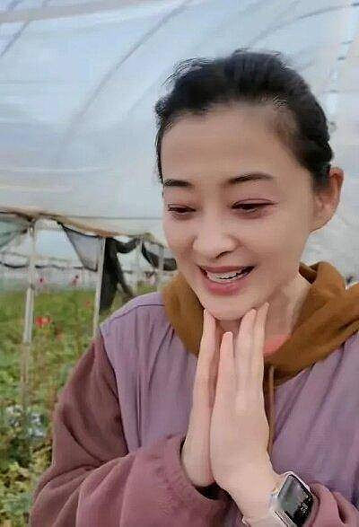路边照上热搜：50岁梅婷视觉年龄63岁！网喊心酸（组图） - 15
