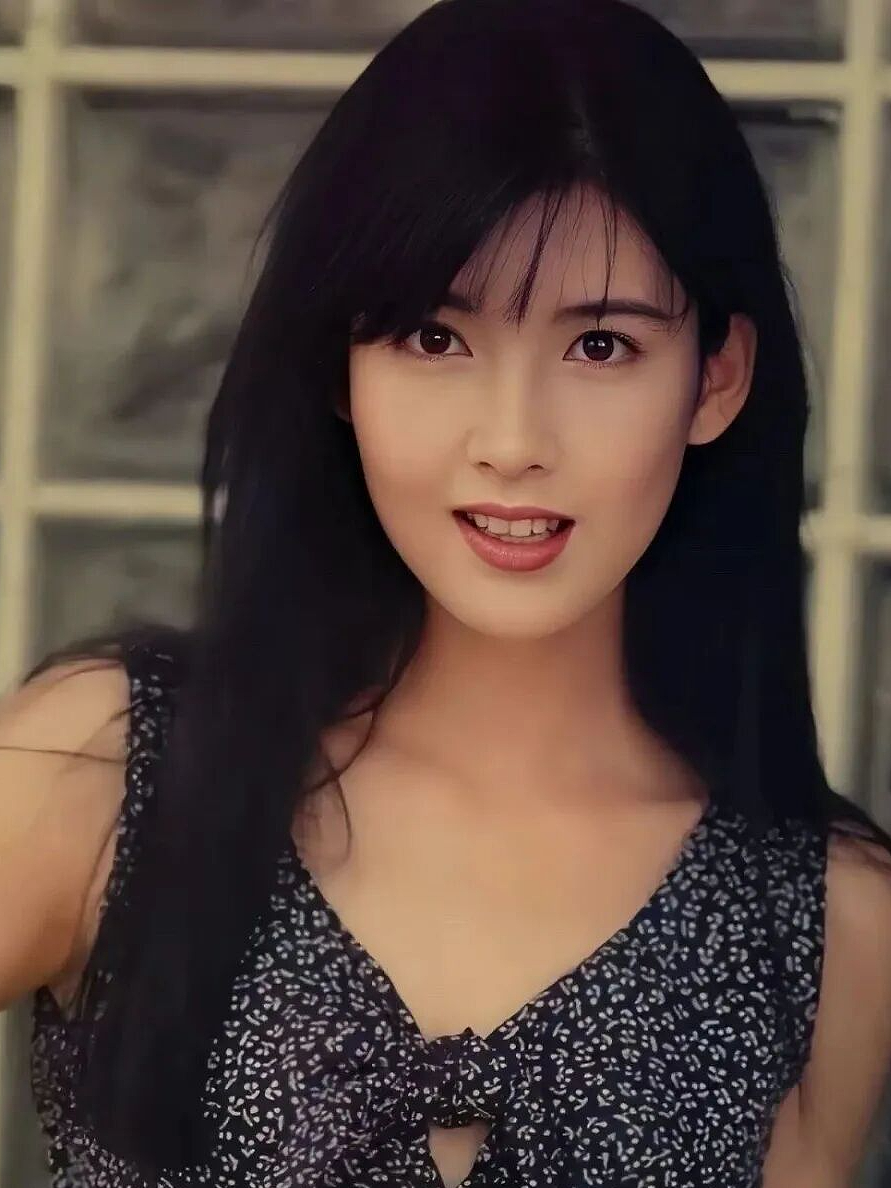 玉女掌门人首登春晚，58岁美貌刷屏！但她20年前那场“闪婚反击战”，才是顶级大女主剧本（组图） - 3