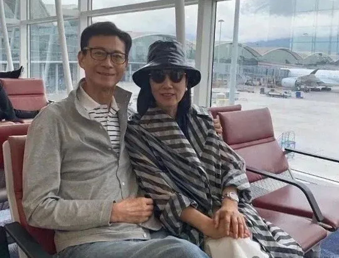 郑少秋大女儿海外自杀， 遗体无人认领！ 78岁的他疑似崩溃， 失联近3年（组图） - 18