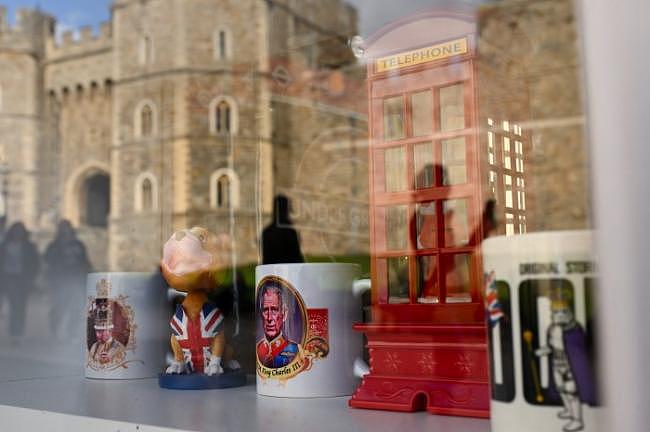 安德鲁一家全卷入，“淫魔富商”丑闻成英国王室噩梦（组图） - 1