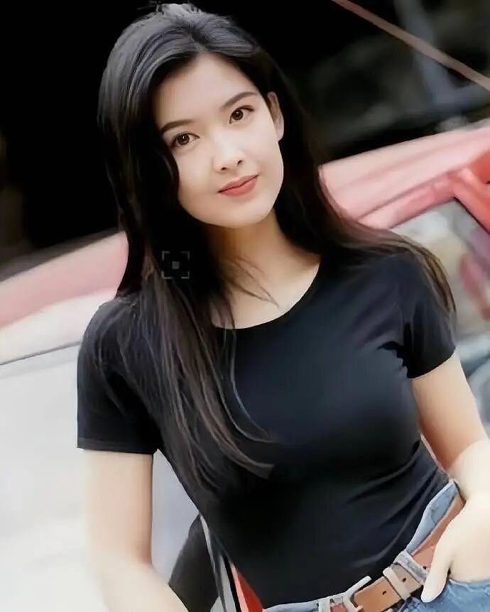 玉女掌门人首登春晚，58岁美貌刷屏！但她20年前那场“闪婚反击战”，才是顶级大女主剧本（组图） - 4