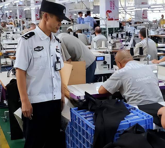 日踩8小时缝纫机,中国监狱工资多少?数字令人震惊(组图) - 8