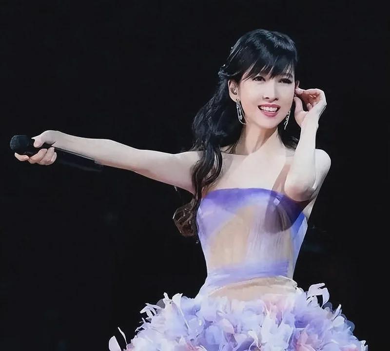 5代玉女春晚同台PK：周慧敏引发回忆杀、刘浩存后来居上太惊艳（组图） - 5