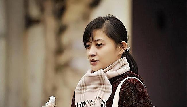 路边照上热搜：50岁梅婷视觉年龄63岁！网喊心酸（组图） - 16