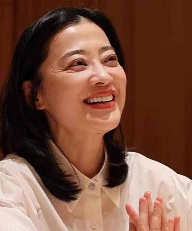 路边照上热搜：50岁梅婷视觉年龄63岁！网喊心酸（组图） - 6