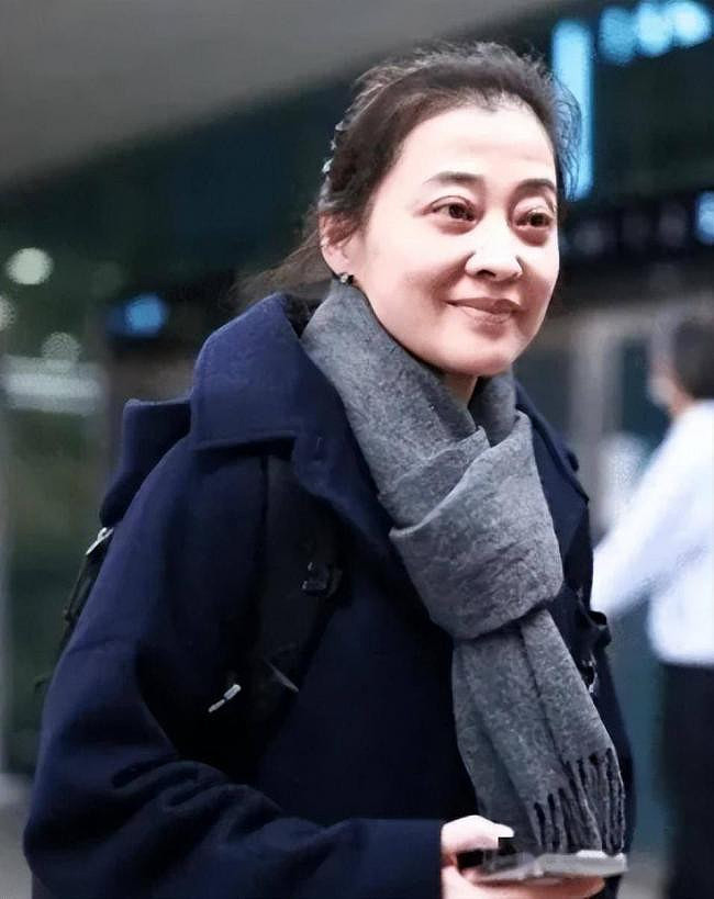 路边照上热搜：50岁梅婷视觉年龄63岁！网喊心酸（组图） - 14