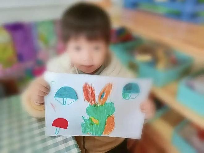 月嫂工作仅2月，雇主突然被捕入狱！无偿帮忙带娃5年（组图） - 1