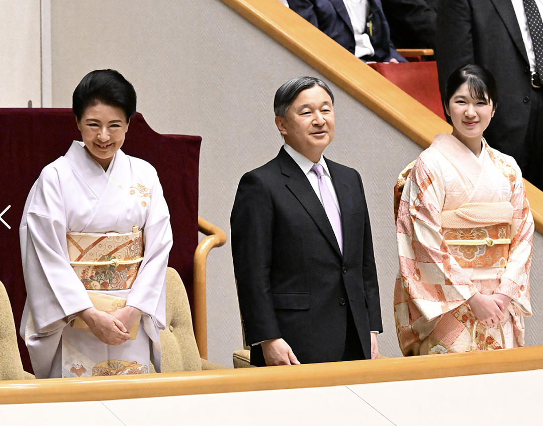 高市首相想让爱子公主政治联姻,让她生下的孩子当天皇?!这下让天皇夫妇都不淡定了!(组图) - 4